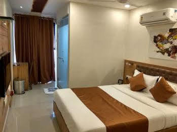 Hotel Grandeur-near International Airport Mumbai